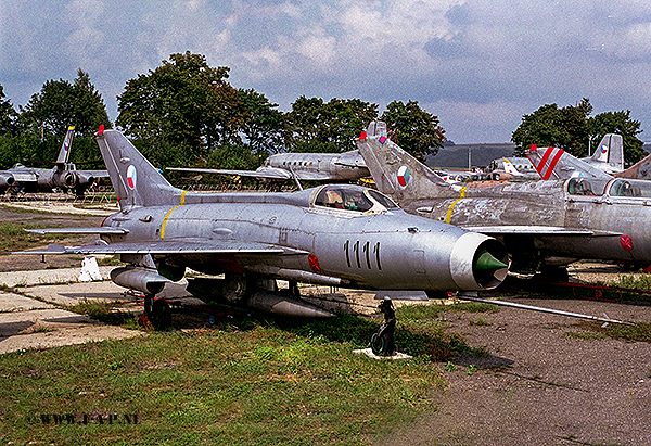 MiG 21 F13   1111   Vyskov. 01-09-2002