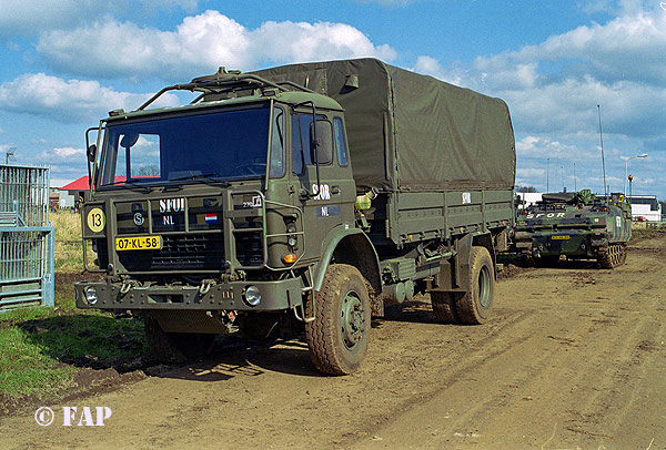 Daf -YA-4442-AD  37-KL-58    42 Bat. Bizon Preparation 2. Steenwijk  24-03-2002