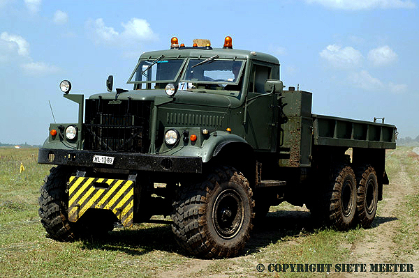 Kraz 255   HF-17-83  Hungarian Air Force  Kecskemet  08-07-2004