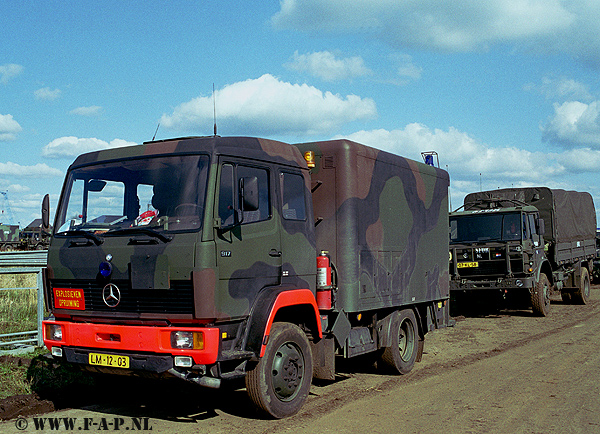   Mercedes Benz 290 GD Softtop    Hoogeveensevaart