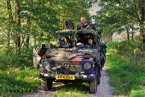 44-KZ-34  Mercedes Benz 290 GD Softtop