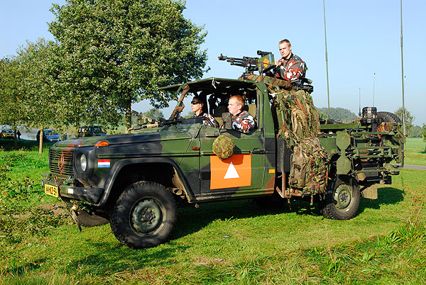 45kz59 Mercedes Benz 290 GD Softtop    Hoogeveensevaart