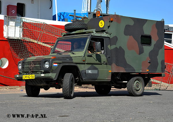Mercedes Benz  LM-42-56   Harlingen Visserij  dagen